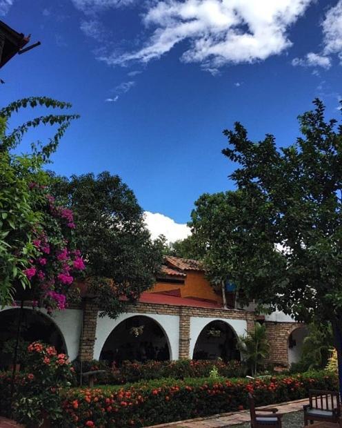 Hotel Y Restaurante Bienmesabe Santa Fe de Antioquia Exterior foto