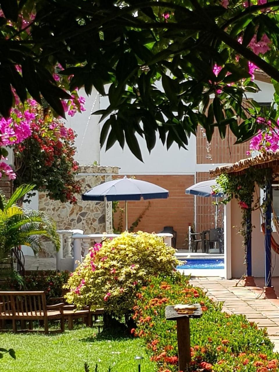 Hotel Y Restaurante Bienmesabe Santa Fe de Antioquia Exterior foto